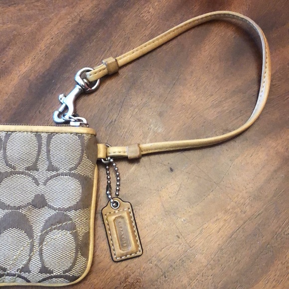 COACH SIGNATURE TAN BROWN WRISTLET LEATHERWARE EST. 1941 - Picture 5 of 6